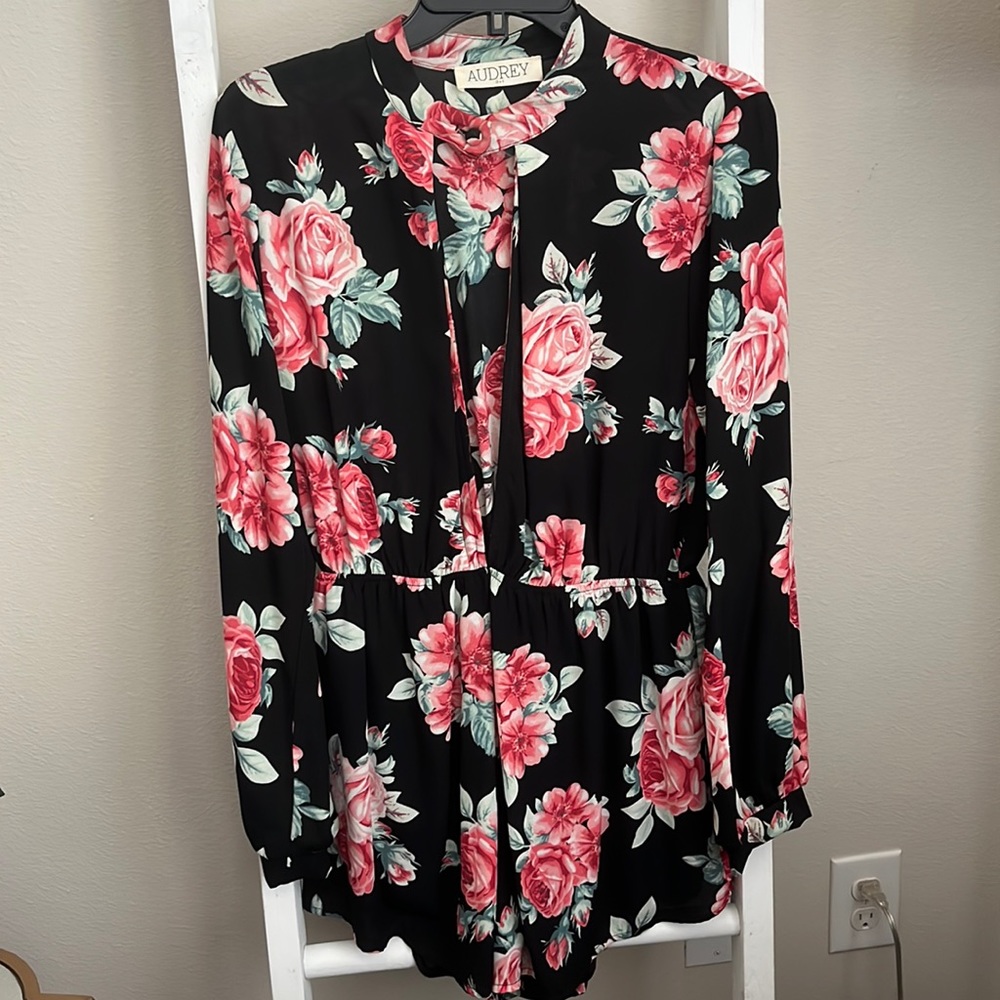 Audrey brand, size medium, 100% polyester jumper